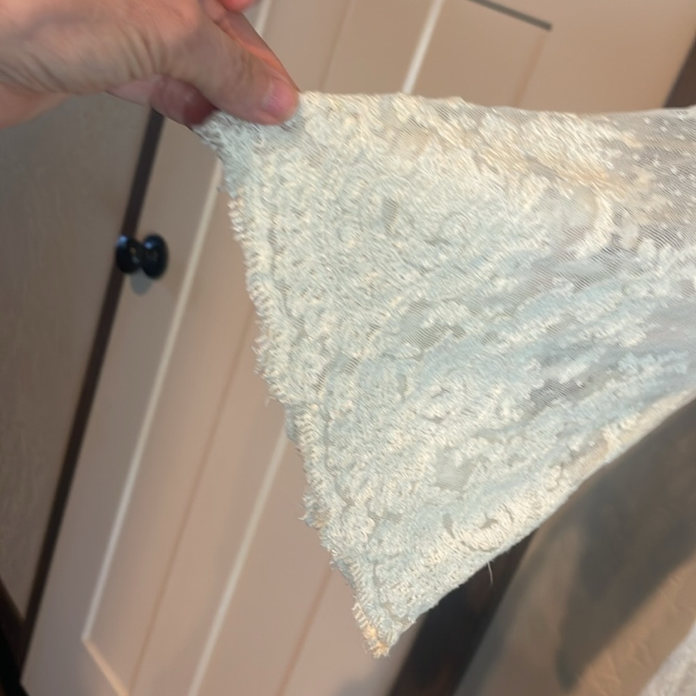 Sundance Cream Lace Overlay - Picture 3 of 4